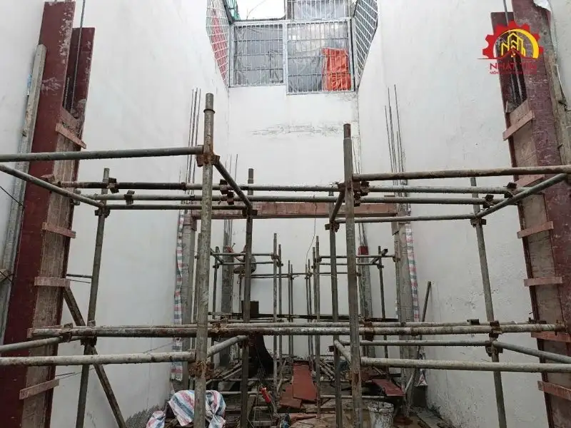 Giai đoạn thi công phần thô nhà 3 tầng, 1 tầng lửng, 1 tum và sân thượng cho gia đình nhà anh Ngoan tại Gò Vấp Xây dựng Nhất Tín 1