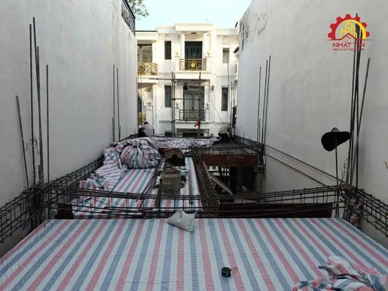Giai đoạn thi công phần thô nhà 3 tầng, 1 tầng lửng, 1 tum và sân thượng cho gia đình nhà anh Ngoan tại Gò Vấp Xây dựng Nhất Tín 1
