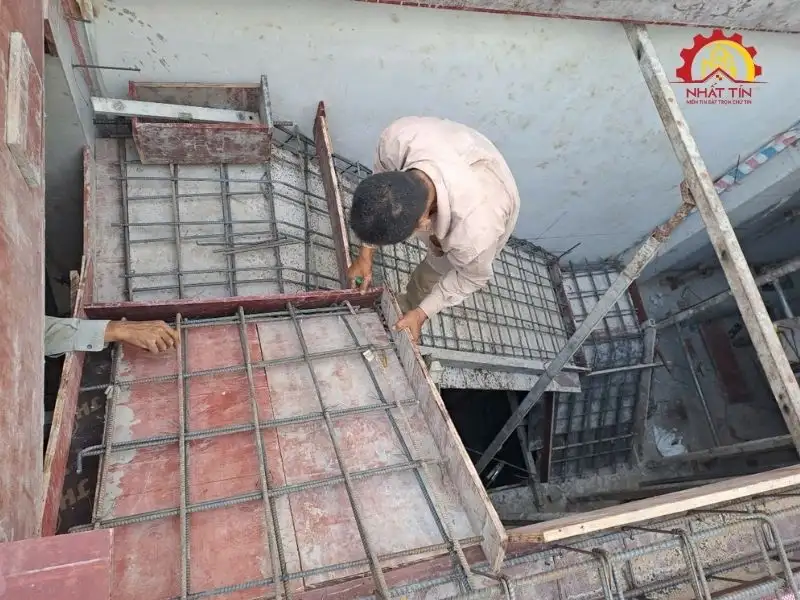 Giai đoạn thi công phần thô nhà 3 tầng, 1 tầng lửng, 1 tum và sân thượng cho gia đình nhà anh Ngoan tại Gò Vấp Xây dựng Nhất Tín 1