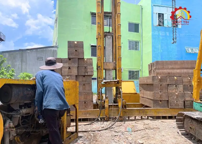 Giai đoạn ép cọc và làm móng nhà anh Việt Xây dựng Nhất Tín 1