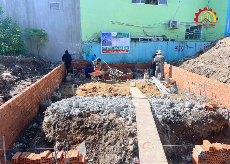 Giai đoạn ép cọc và làm móng nhà anh Việt Xây dựng Nhất Tín 1