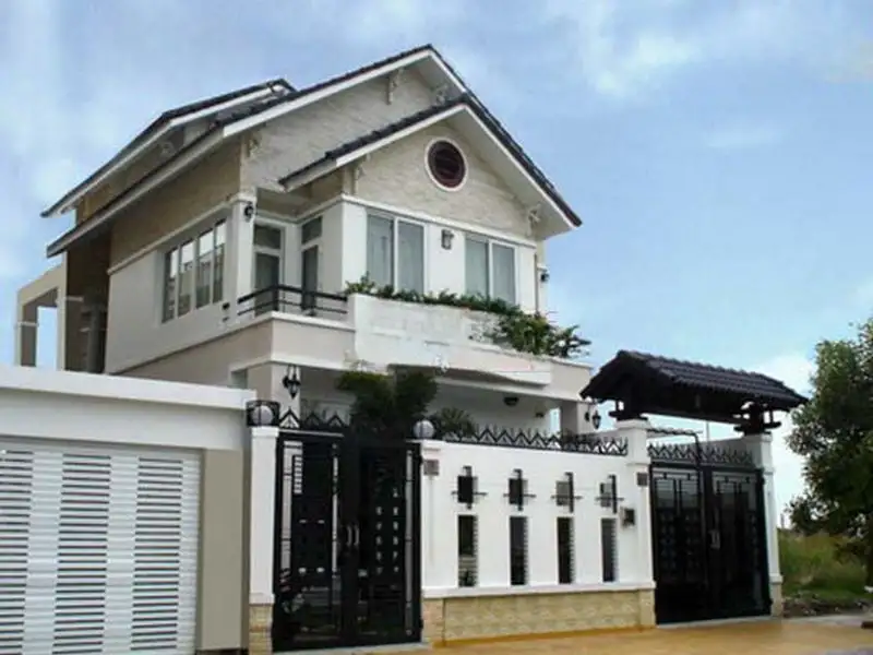 Mẫu nhà 2 cổng 2 tầng mái Thái thanh thoát Xây dựng Nhất Tín 1